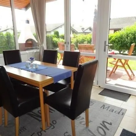 Holiday home Mit Garten, Terrasse Und Grill Butjadingen