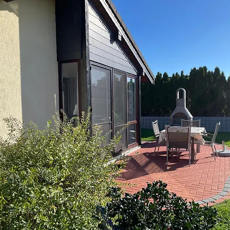 Mit Garten, Terrasse Und Grill *